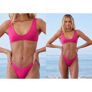 Orange Women's Scoop Neck Bikini Set

It was too big for me. Still new with tags